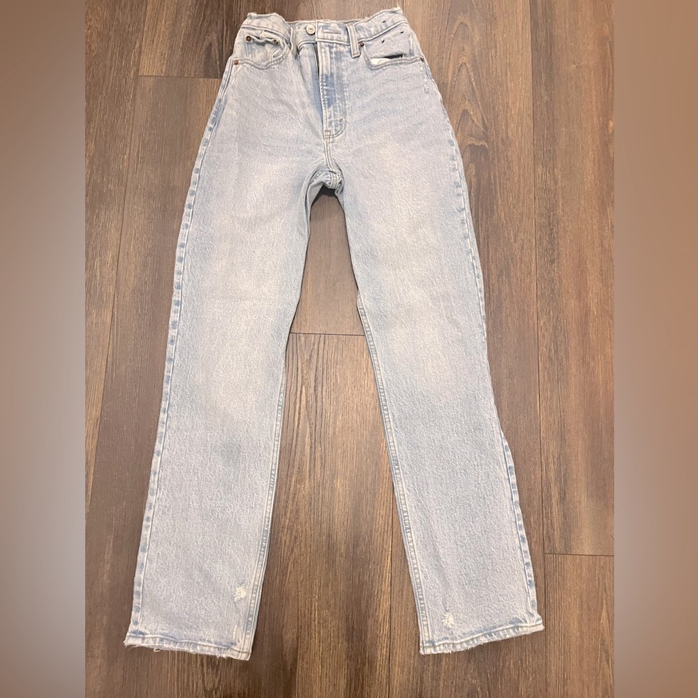 Abercrombie 90’s straight ultra high rise jeans.